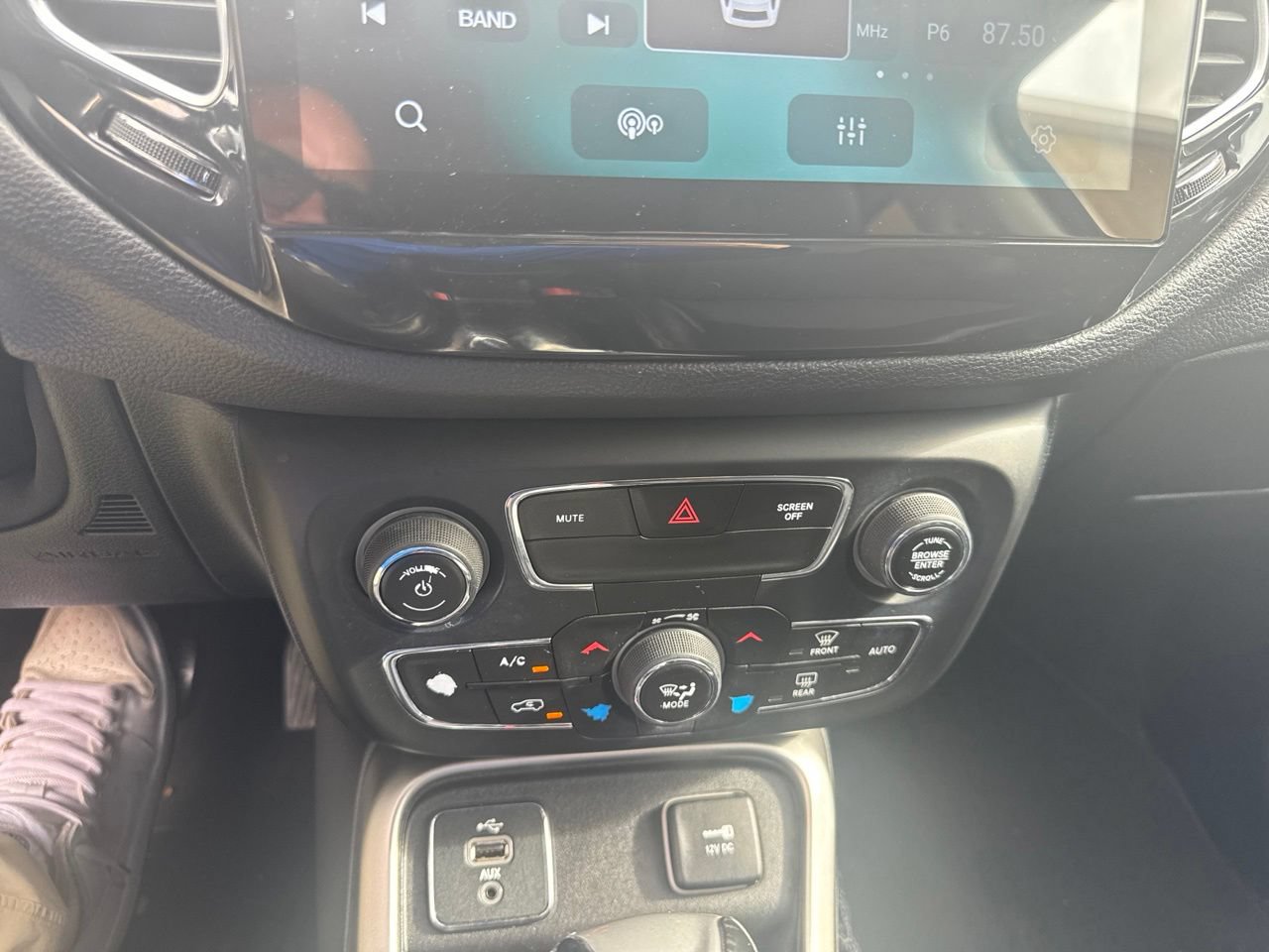 Used 2018 Jeep Compass Latitude w/ Popular Equipment Group FWD image 13