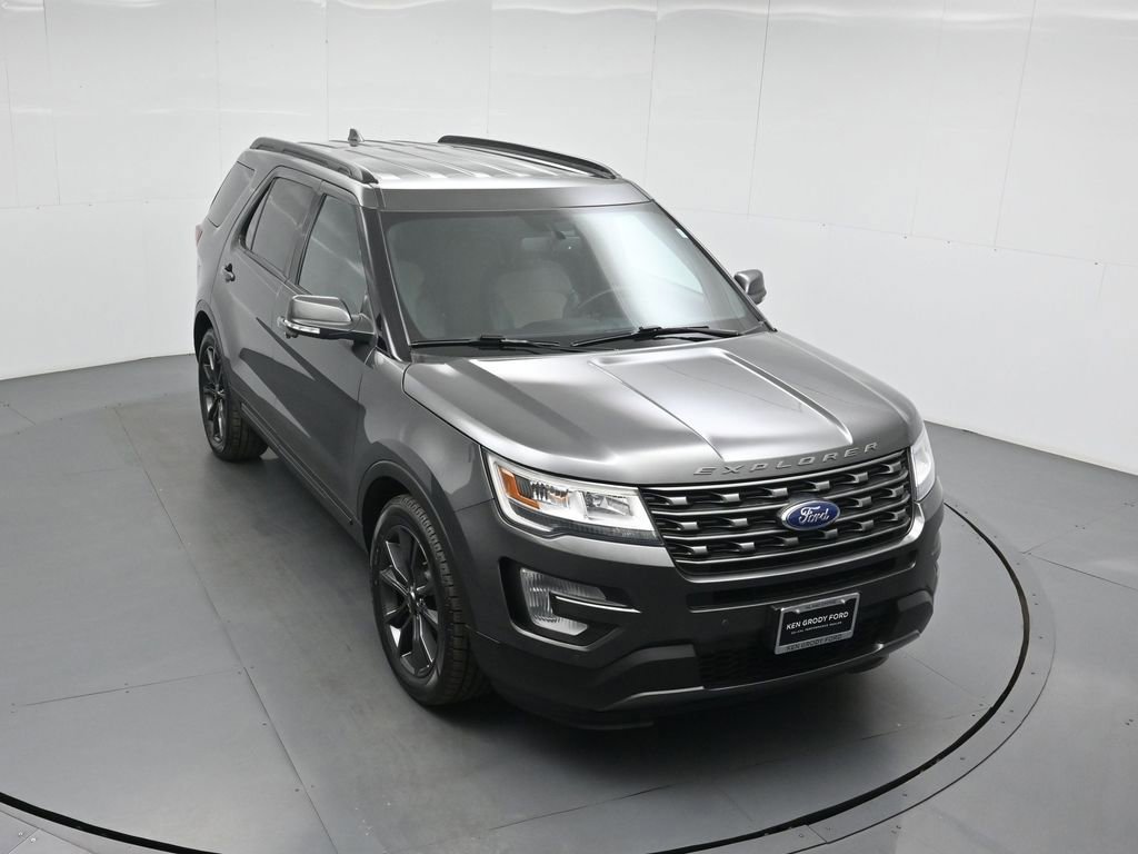 Certified 2017 Ford Explorer XLT w/ Equipment Group 202A image 5