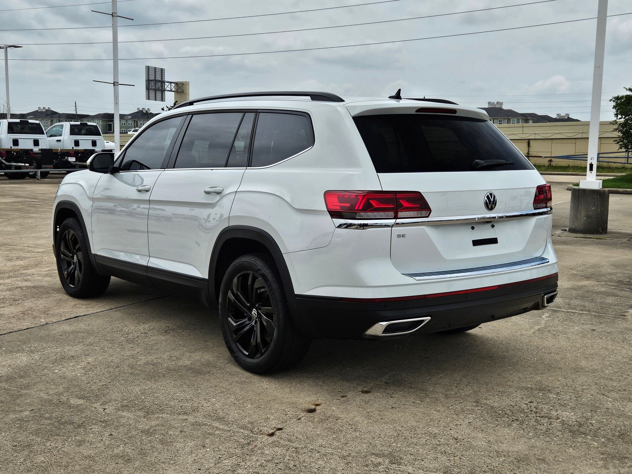 Used 2023 Volkswagen Atlas SE w/ Panoramic Sunroof Package FWD image 7
