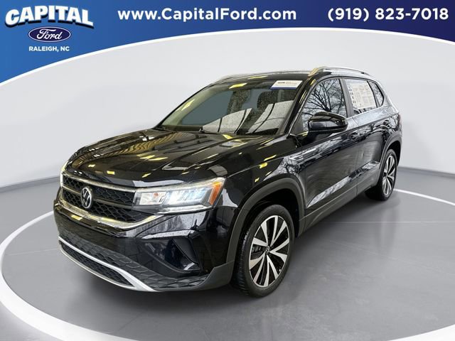 Used 2022 Volkswagen Taos SE image 1