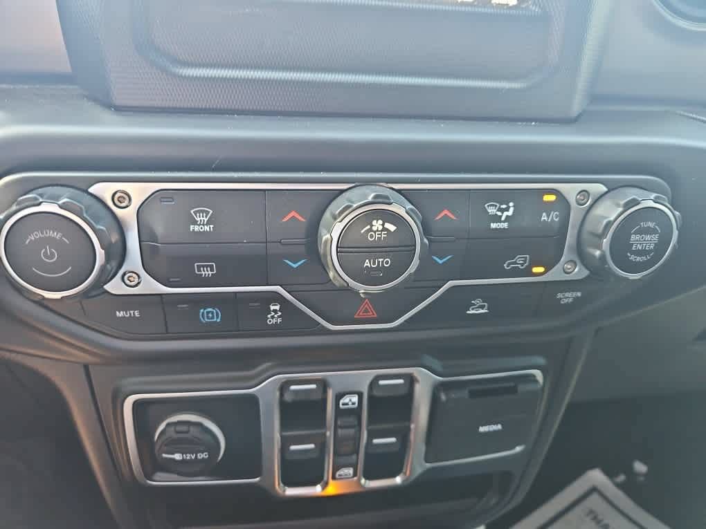Used 2023 Jeep Wrangler Unlimited AWD/4WD image 17