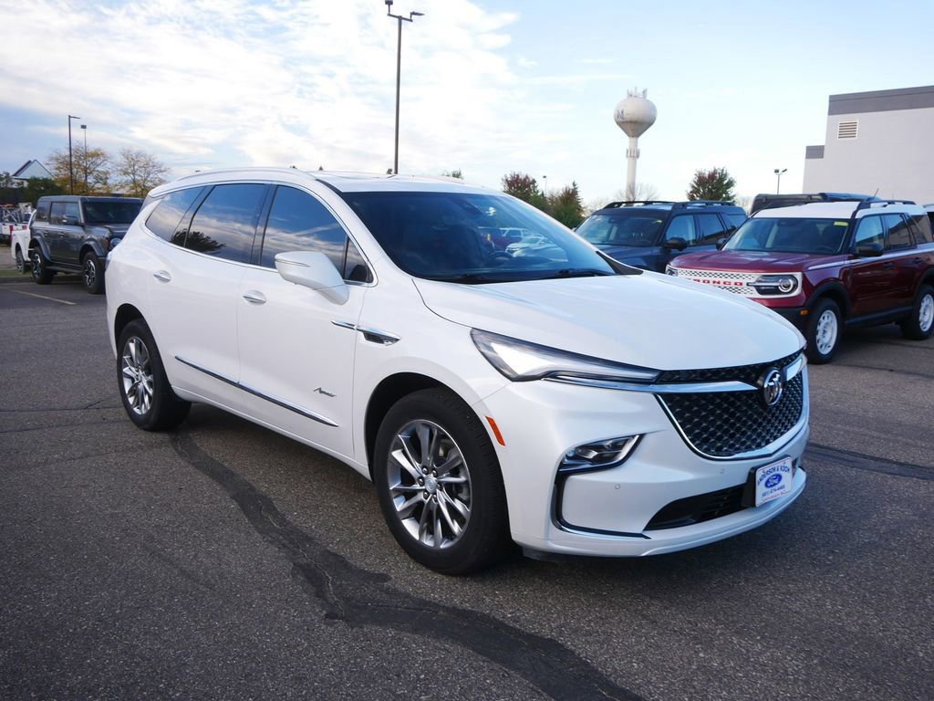 Used 2022 Buick Enclave Avenir image 3