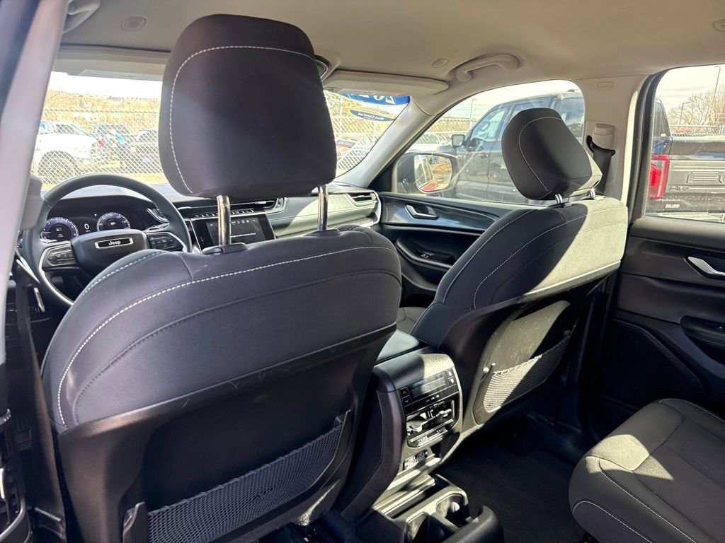 Used 2023 Jeep Grand Cherokee L Laredo image 26