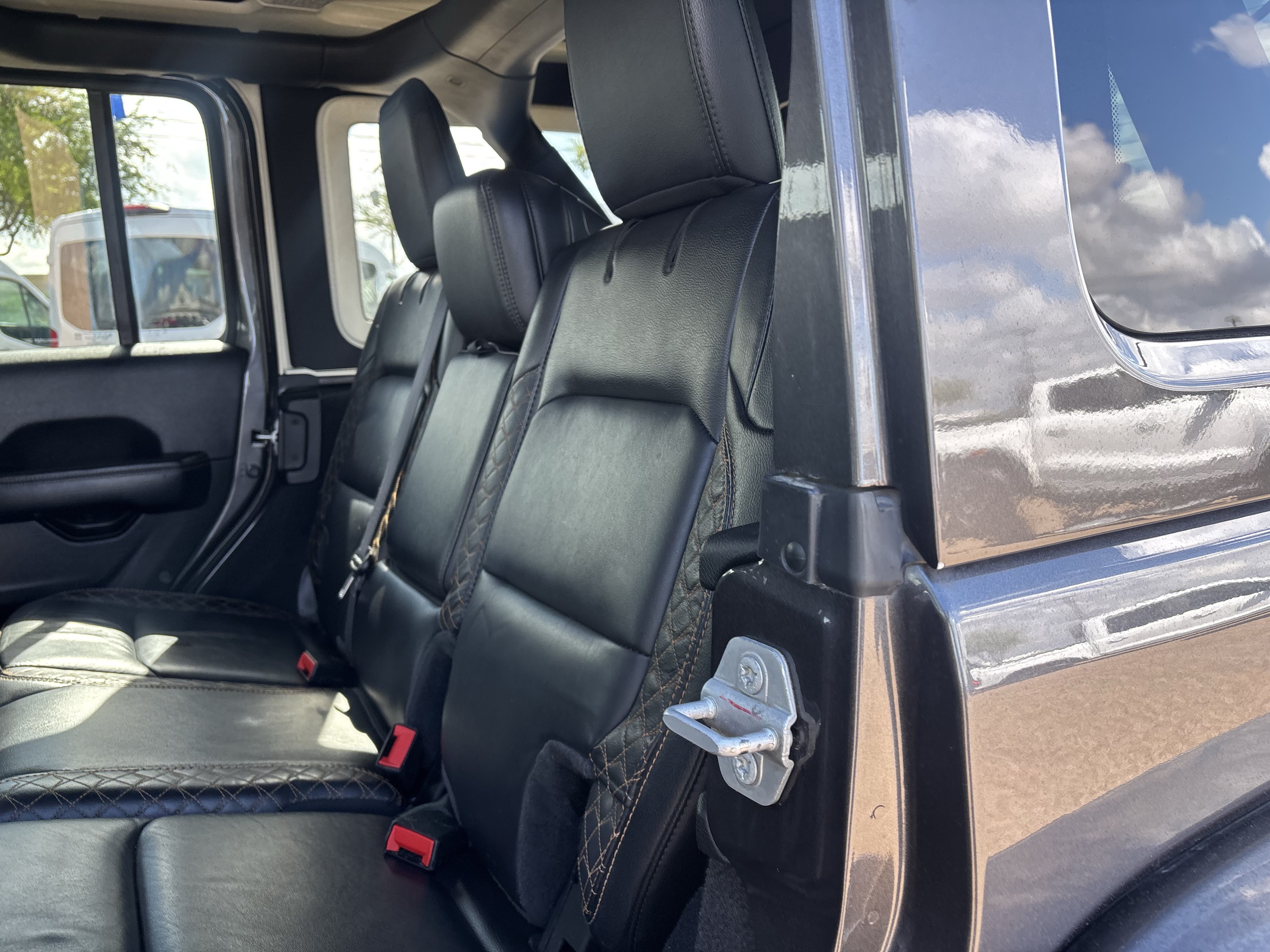Used 2021 Jeep Wrangler Unlimited Sahara AWD/4WD image 14