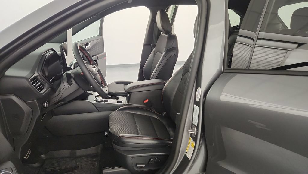 Certified 2024 Ford Escape ST-Line Select w/ Tech Pack #1 AWD/4WD image 15
