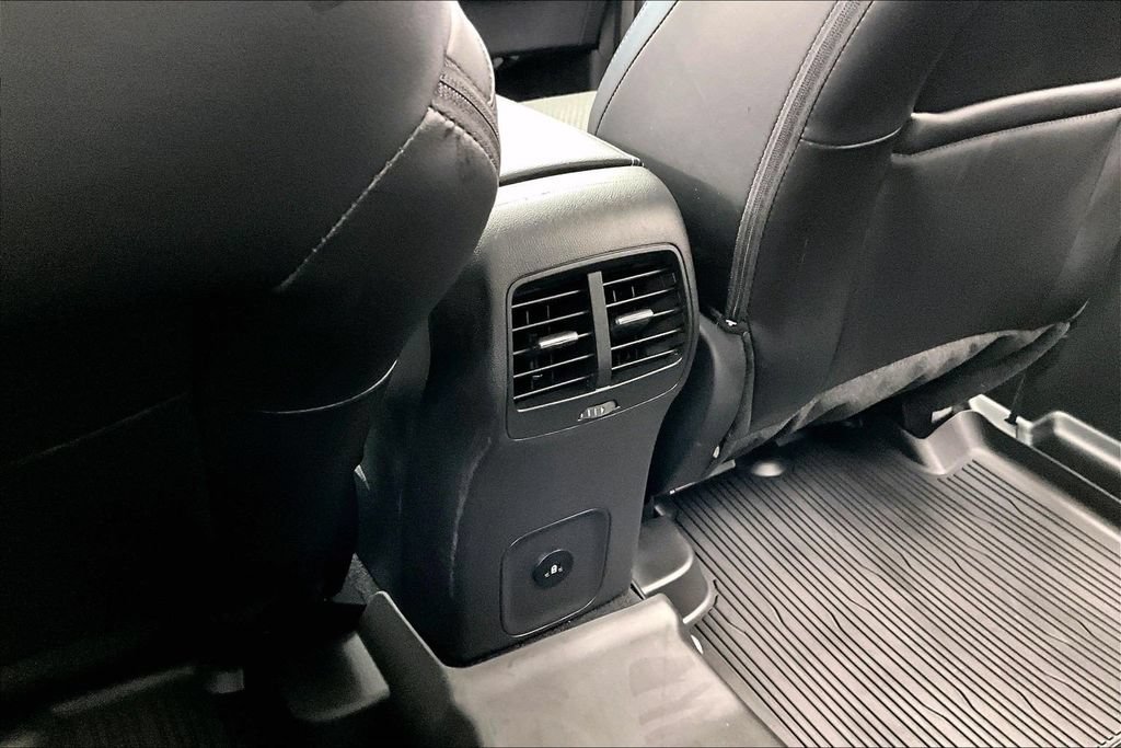 Certified 2025 Ford Escape SE FWD image 33