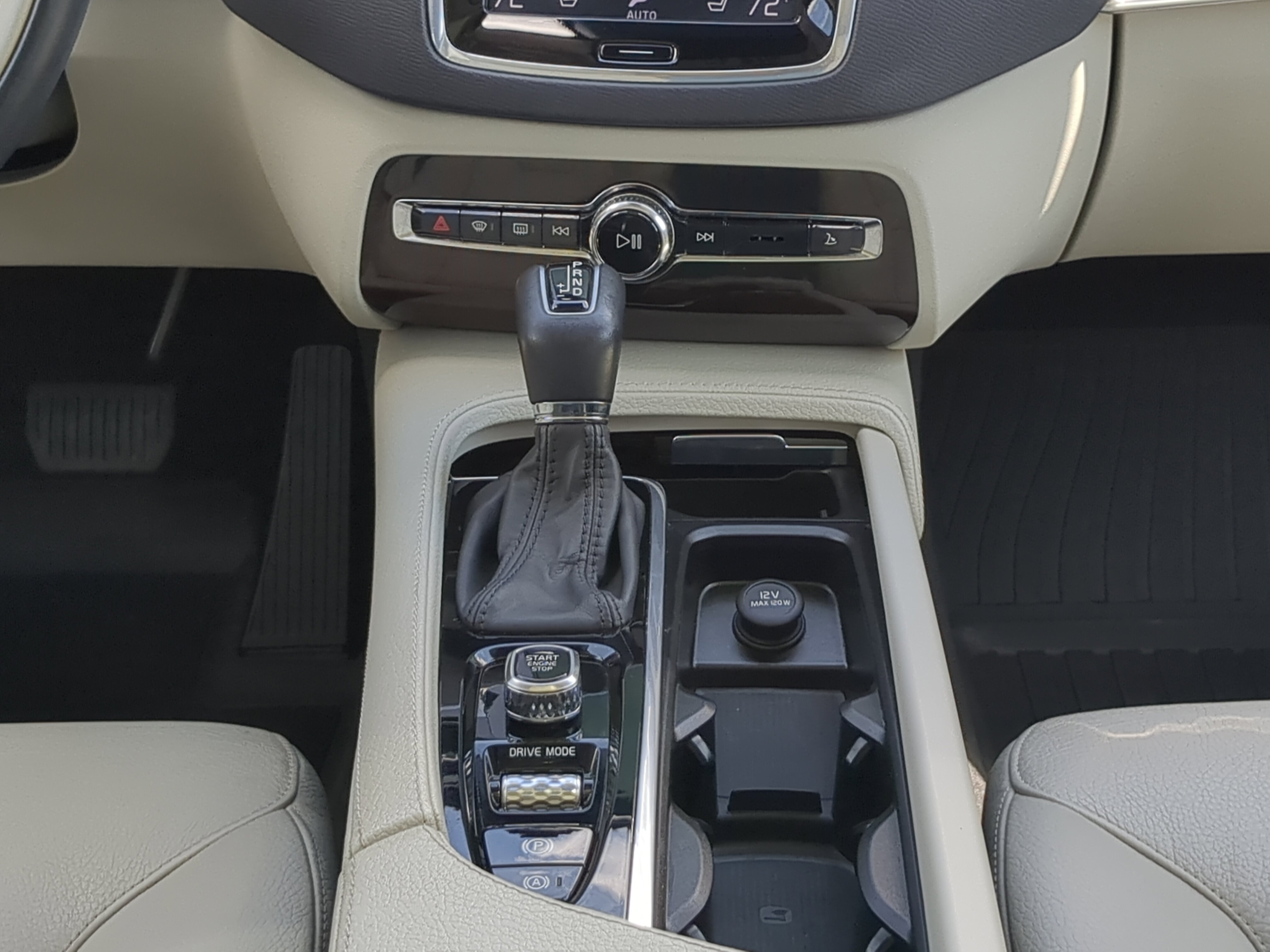Used 2019 Volvo XC90 T6 Momentum w/ Advanced Package AWD/4WD image 17