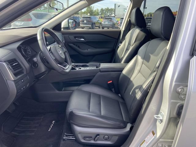 Used 2023 Nissan Rogue SV w/ SV Premium B Package FWD image 16