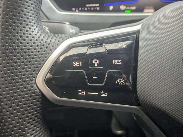 Used 2024 Volkswagen Tiguan SE R-Line image 17