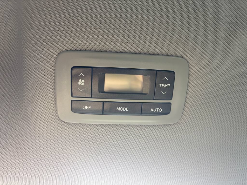 Used 2020 Toyota Sienna XLE FWD image 31