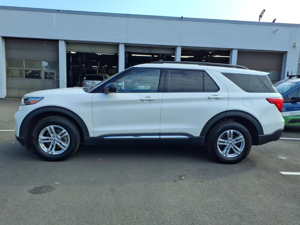 Certified 2023 Ford Explorer XLT w/ Equipment Group 202A AWD/4WD image 18