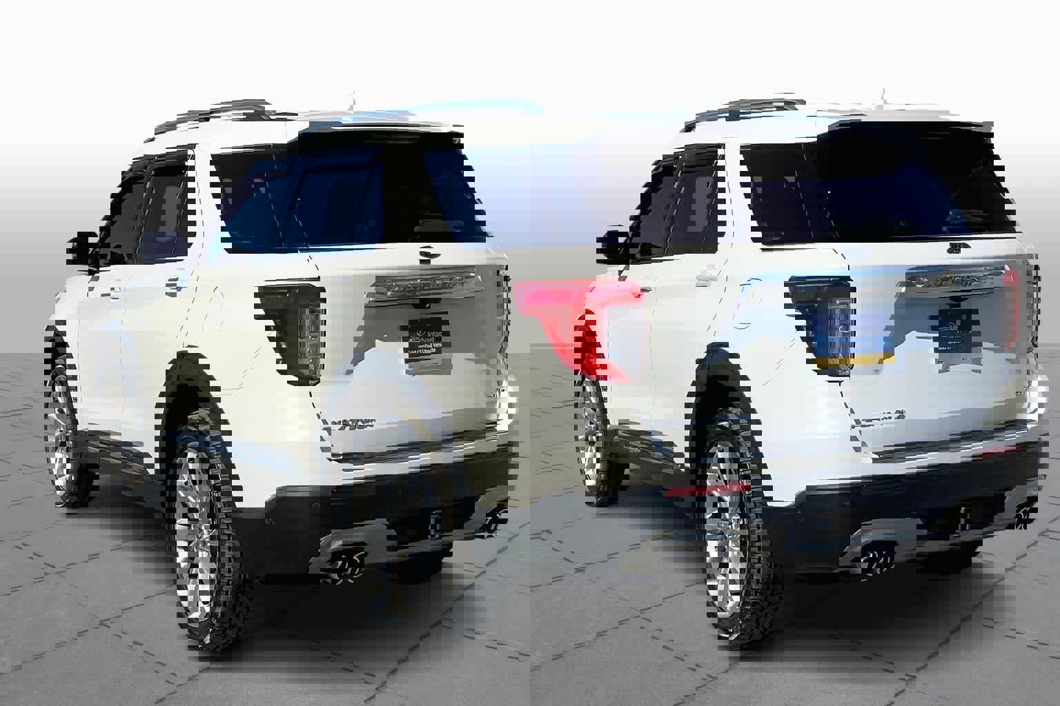 Certified 2021 Ford Explorer Platinum w/ Equipment Group 601A image 4