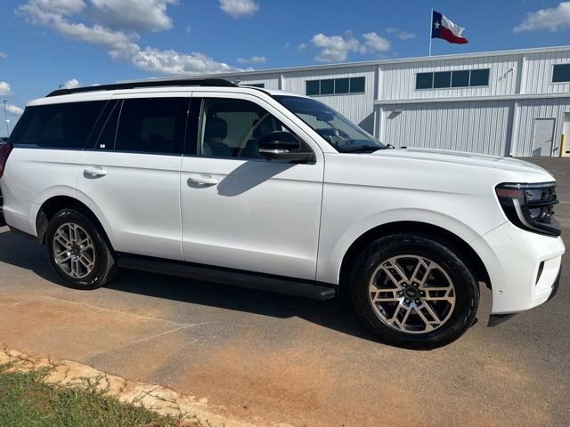 Certified 2025 Ford Expedition Active AWD/4WD image 2