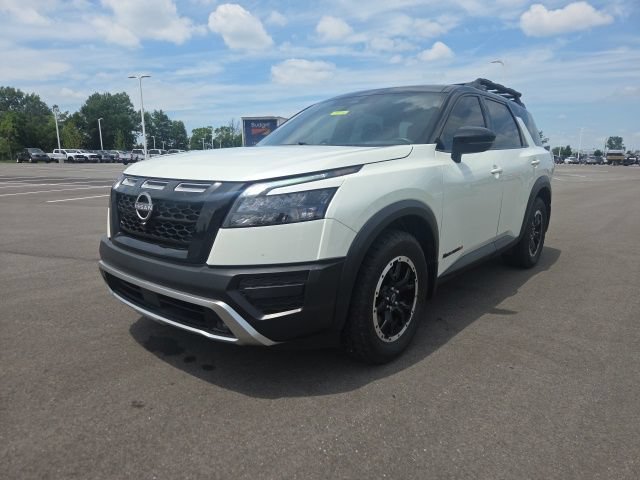 Used 2024 Nissan Pathfinder Rock Creek AWD/4WD image 2