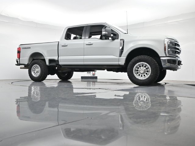Certified 2025 Ford F250 Lariat w/ Lariat Ultimate Package AWD/4WD image 32
