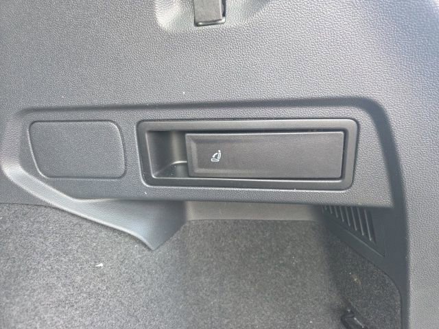 Used 2019 Volkswagen Tiguan SE AWD/4WD image 12