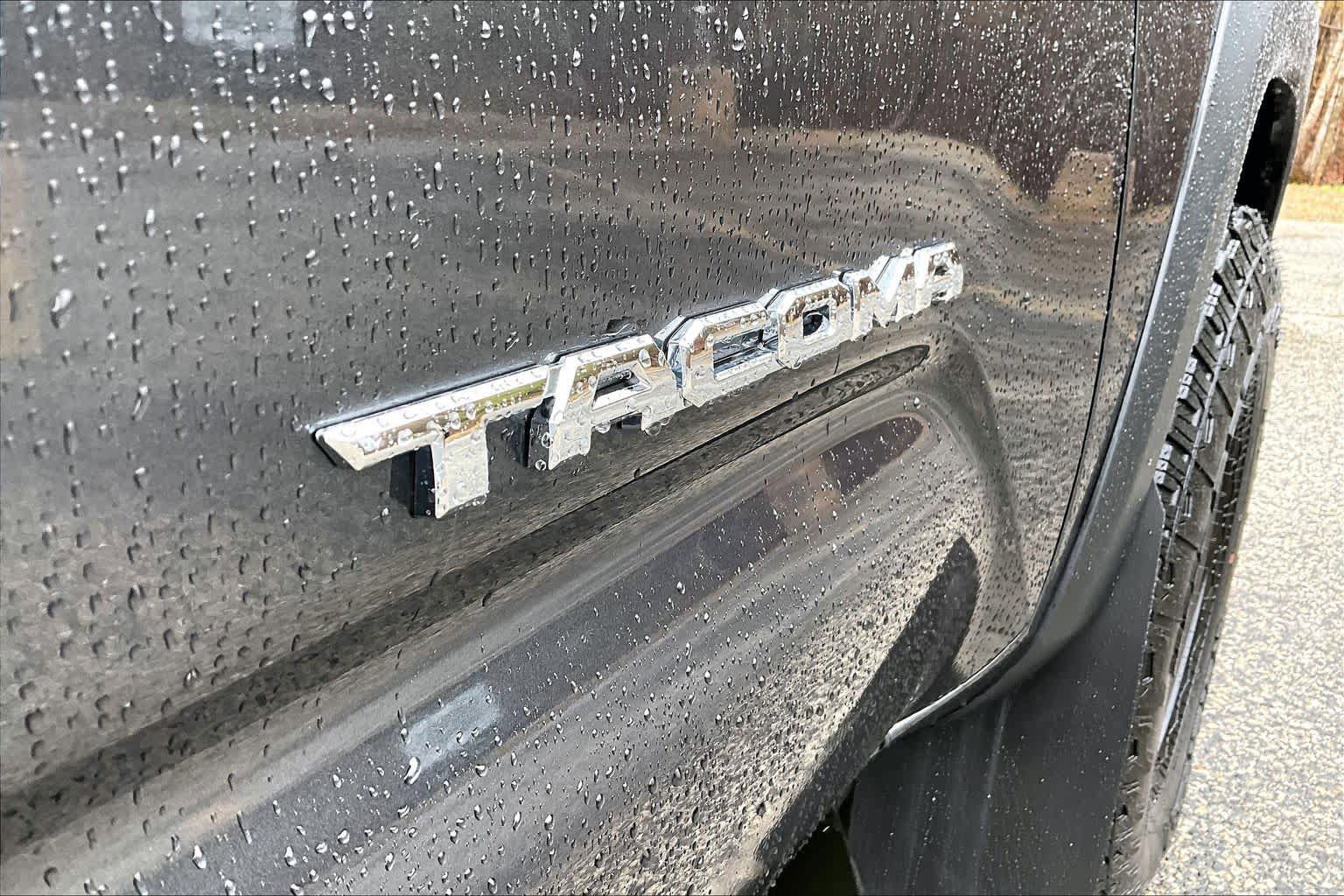 Used 2023 Toyota Tacoma TRD Off-Road w/ TRD Premium Off Road Package AWD/4WD image 10