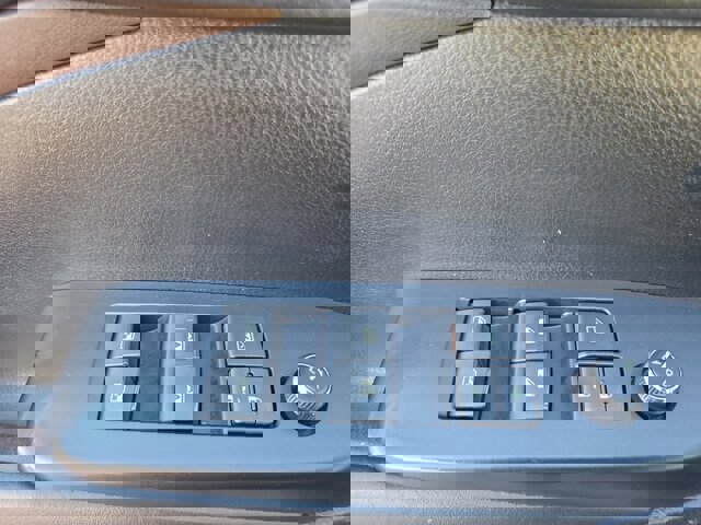 Used 2019 Toyota Highlander XLE image 15