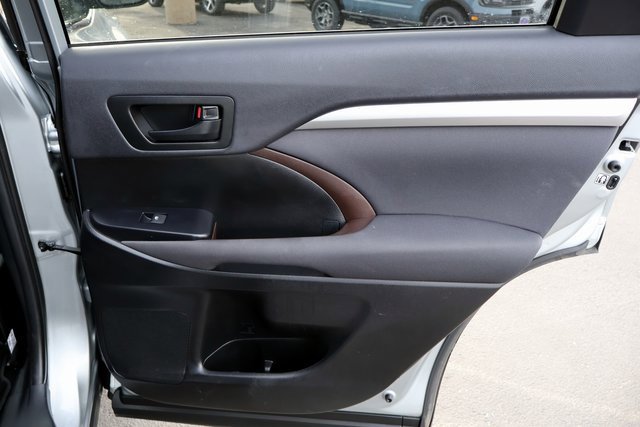 Used 2019 Toyota Highlander LE image 18