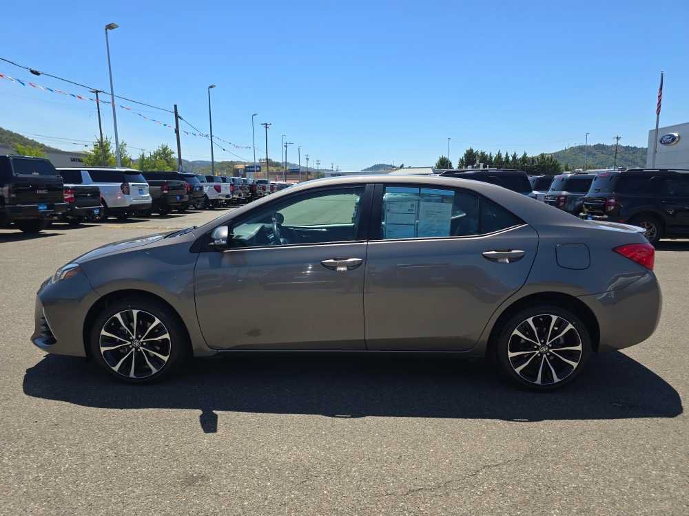 Used 2018 Toyota Corolla SE w/ Carpet Mat Package (TMS) FWD image 2