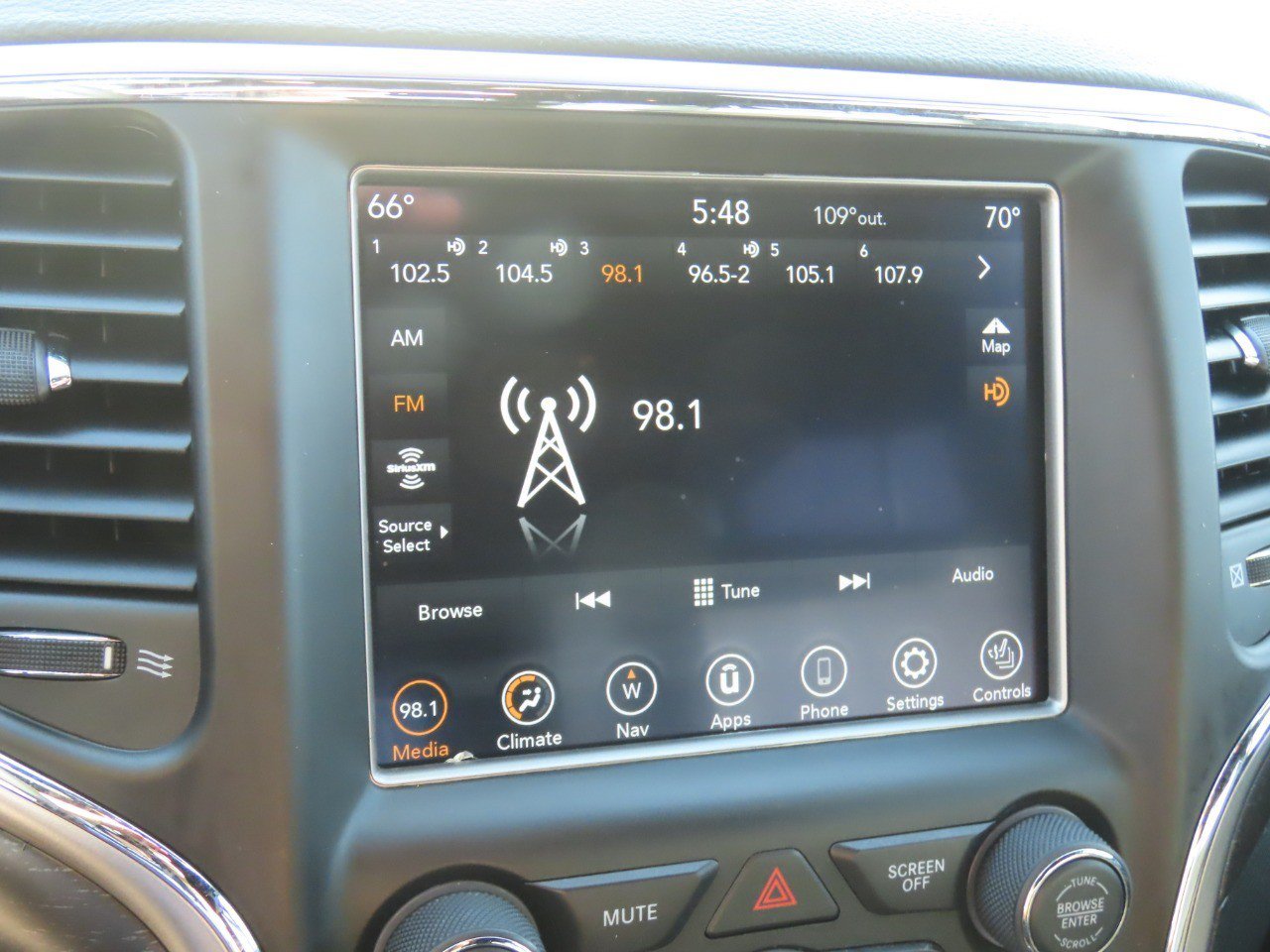 Used 2018 Jeep Grand Cherokee Altitude AWD/4WD image 31