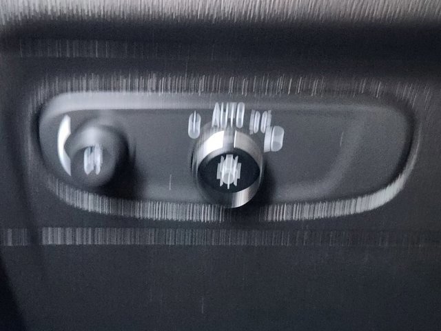 Used 2023 Buick Envision Essence image 20