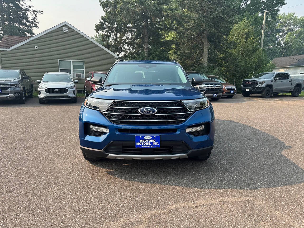 Certified 2021 Ford Explorer XLT w/ Equipment Group 202A AWD/4WD image 3