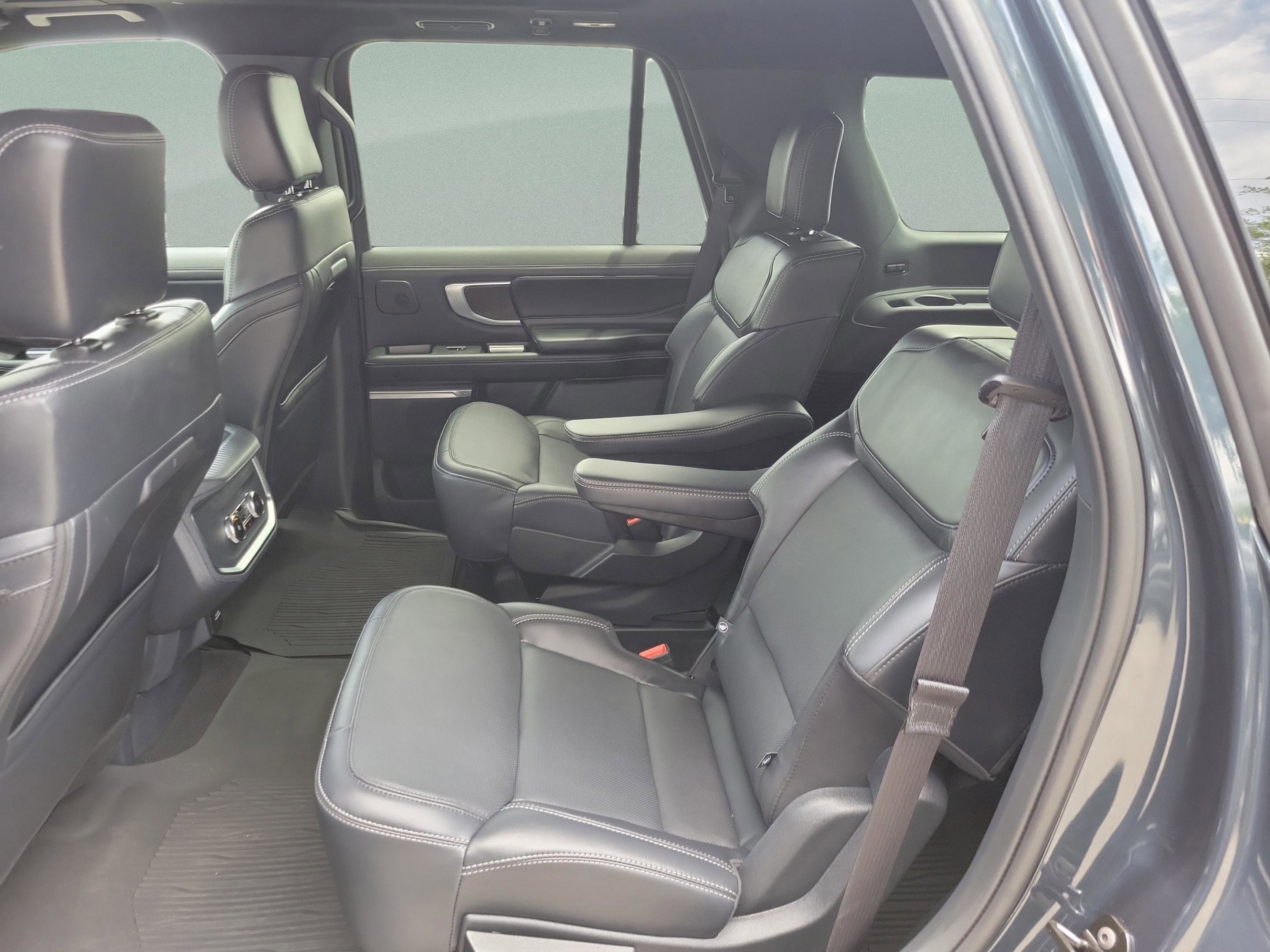 Certified 2025 Ford Expedition Platinum w/ Stealth Performance Package AWD/4WD image 13