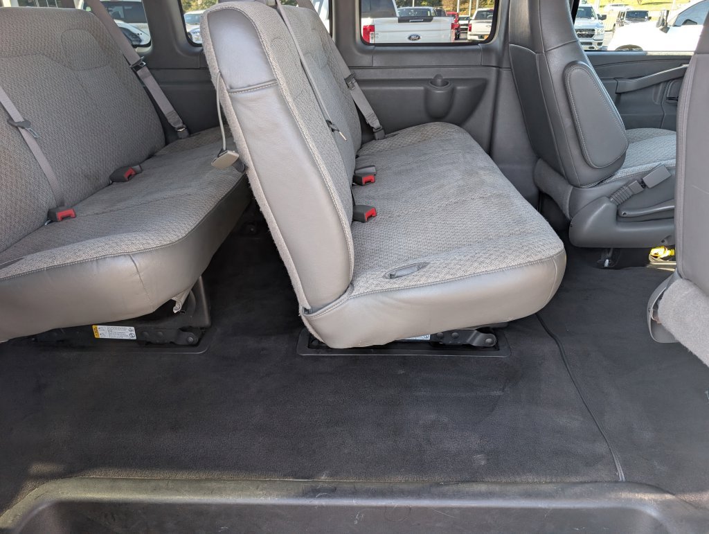 Used 2025 Chevrolet Express 3500 LT w/ LT Preferred Equipment Group RWD image 11
