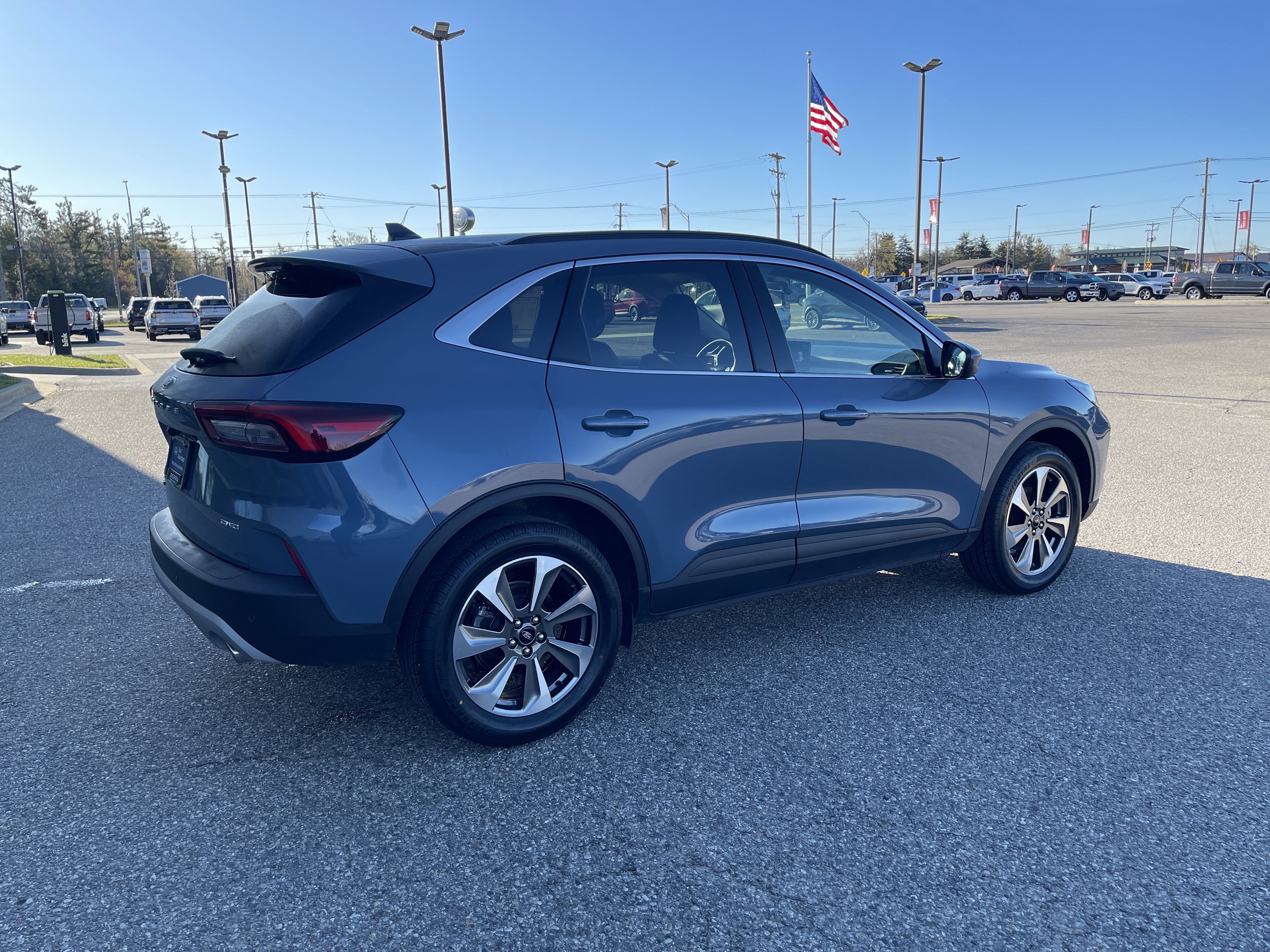 Certified 2025 Ford Escape Platinum AWD/4WD image 3
