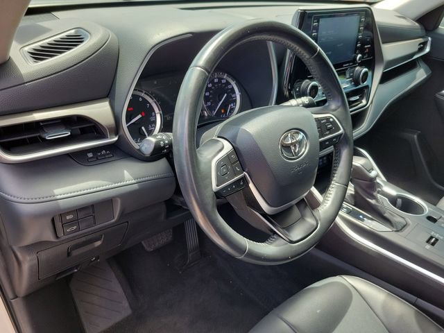 Used 2022 Toyota Highlander XLE image 19