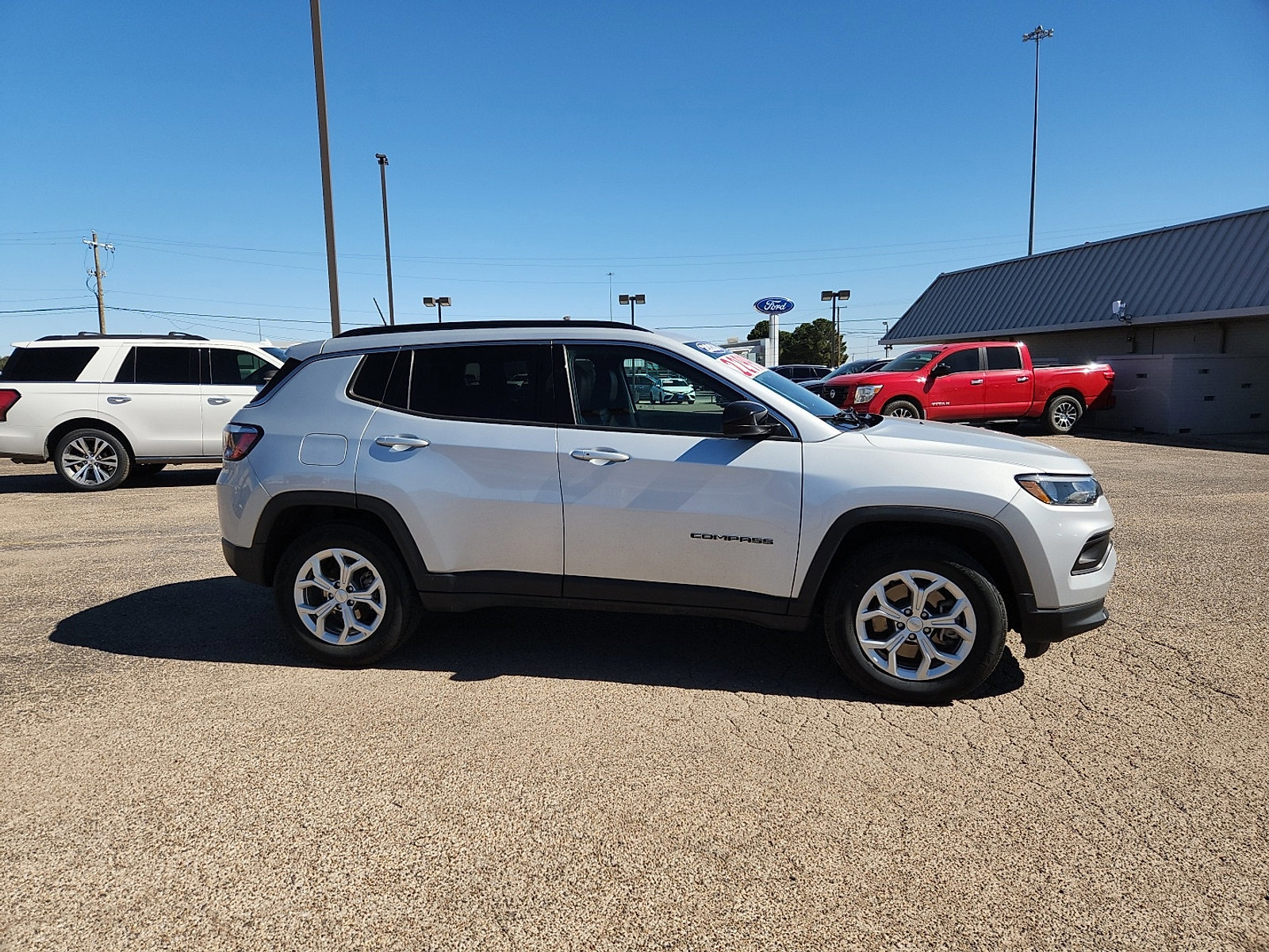 Used 2024 Jeep Compass Latitude image 6