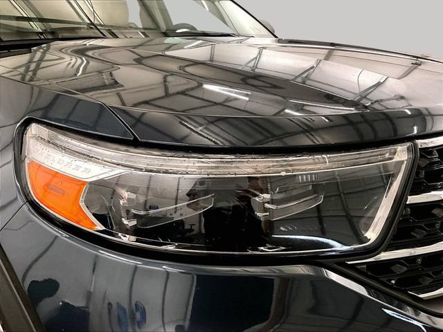 Certified 2022 Ford Explorer XLT w/ Equipment Group 202A AWD/4WD image 28