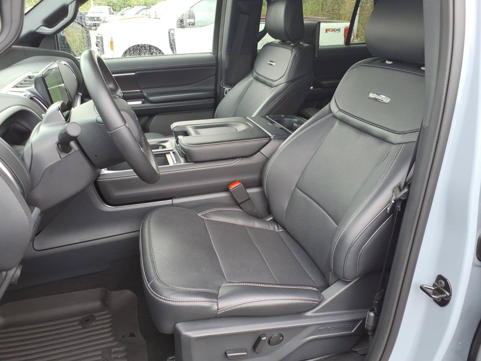 Certified 2026 Ford Expedition Platinum w/ Stealth Performance Package AWD/4WD image 7