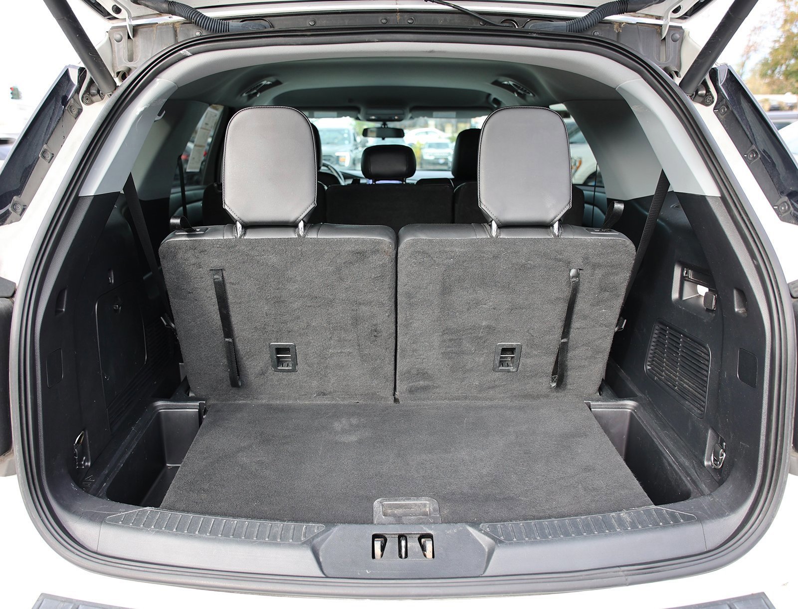 Certified 2022 Ford Explorer XLT w/ Equipment Group 202A image 14