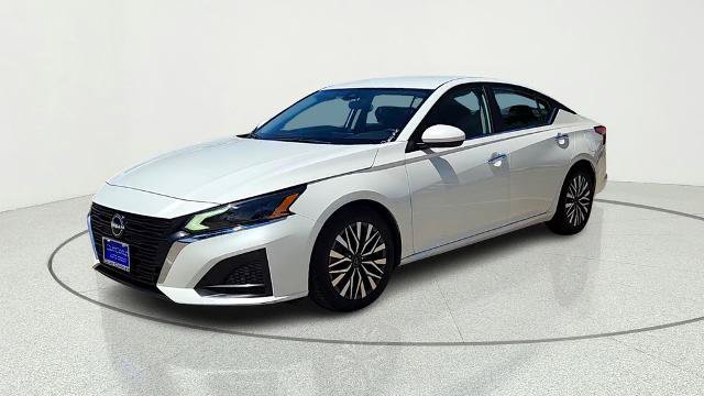 Used 2023 Nissan Altima 2.5 SV FWD image 3