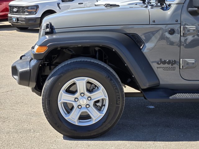 Used 2021 Jeep Wrangler Unlimited Sport AWD/4WD image 9