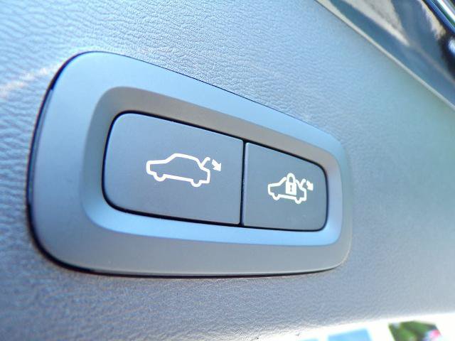 Used 2025 Volvo XC40 B5 Plus AWD/4WD image 9