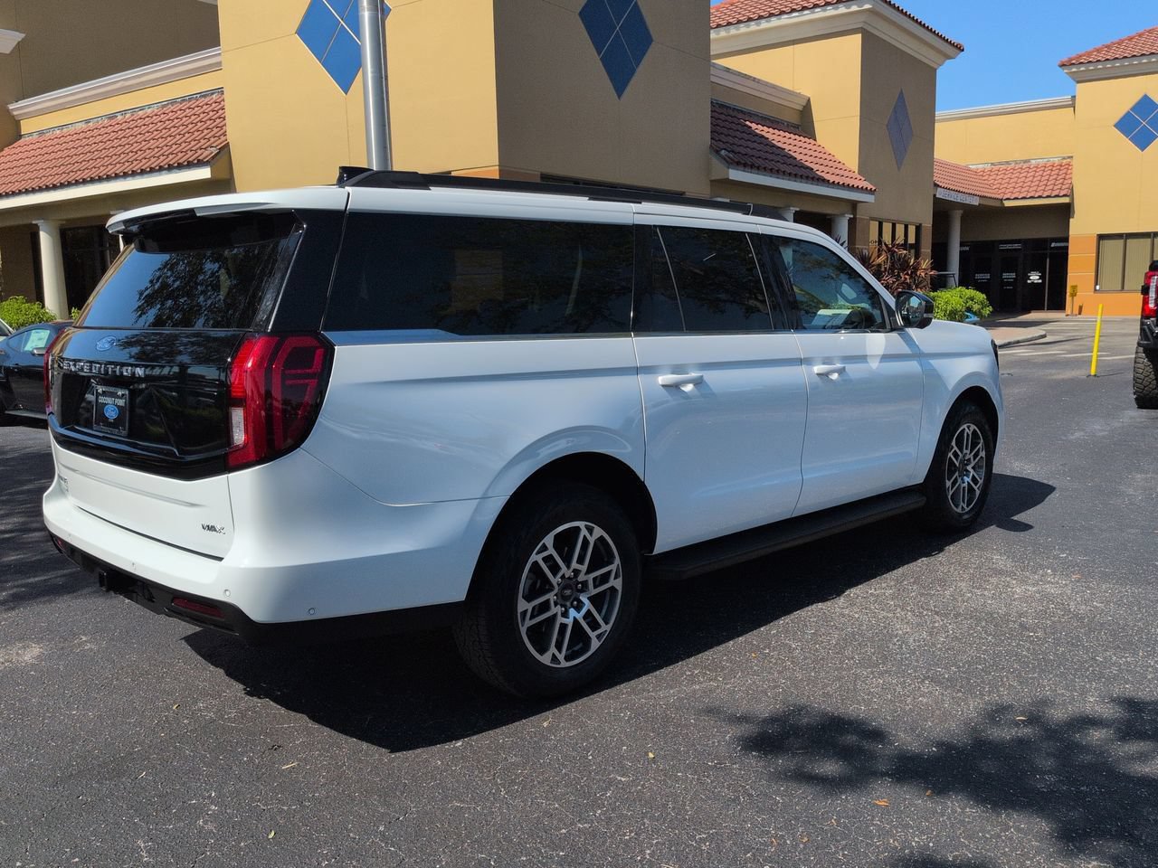Certified 2025 Ford Expedition Max Active AWD/4WD image 3