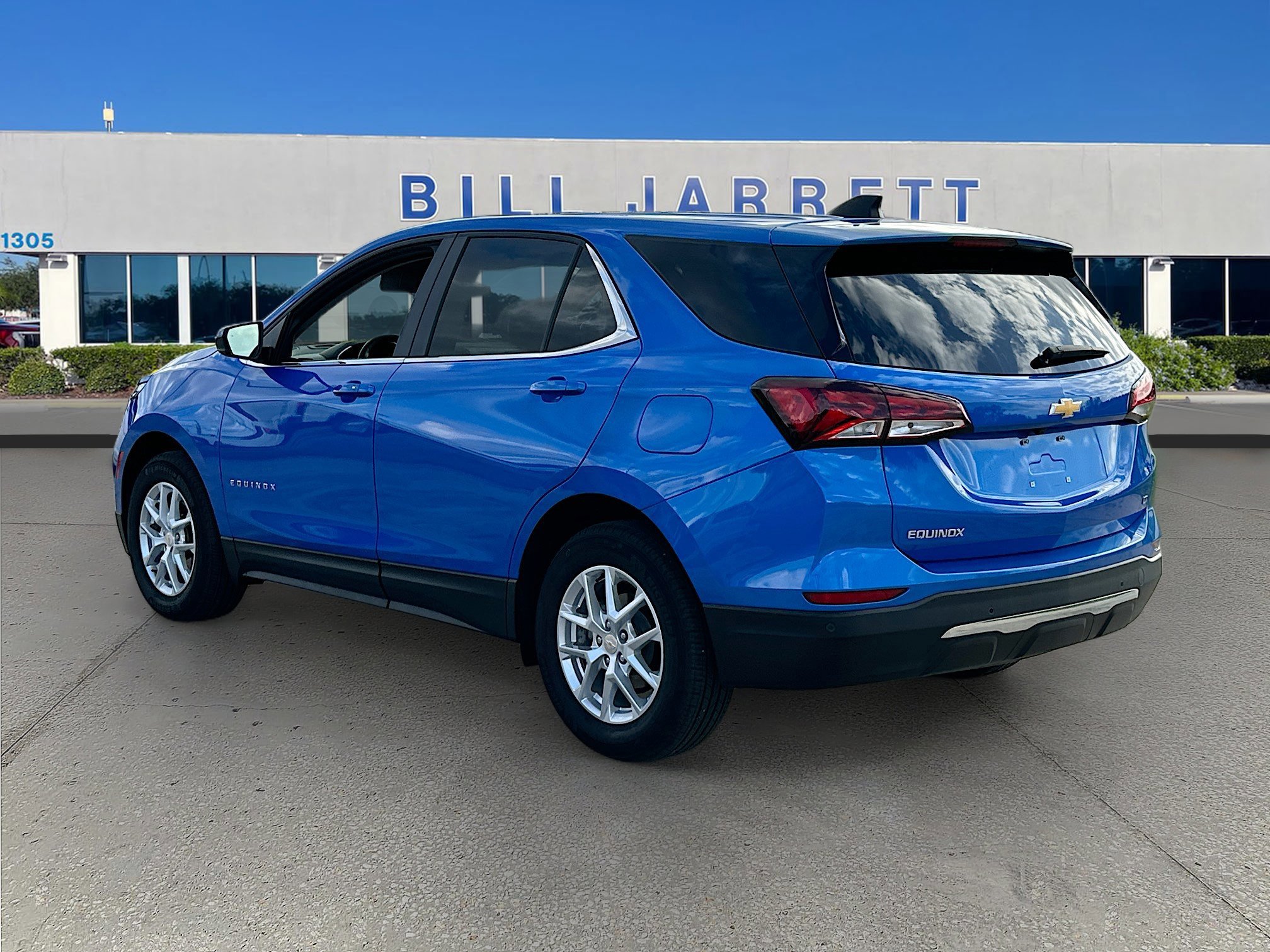 Used 2024 Chevrolet Equinox LT image 3