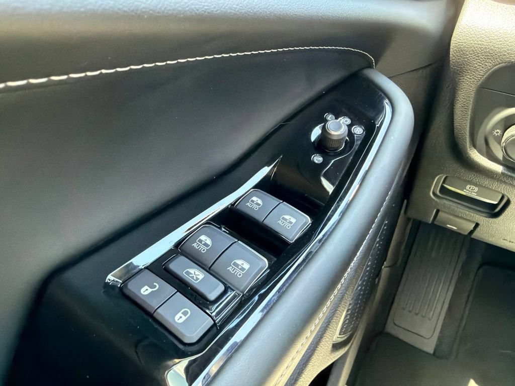 Used 2023 Jeep Grand Cherokee Overland w/ Luxury Tech Group IV AWD/4WD image 58