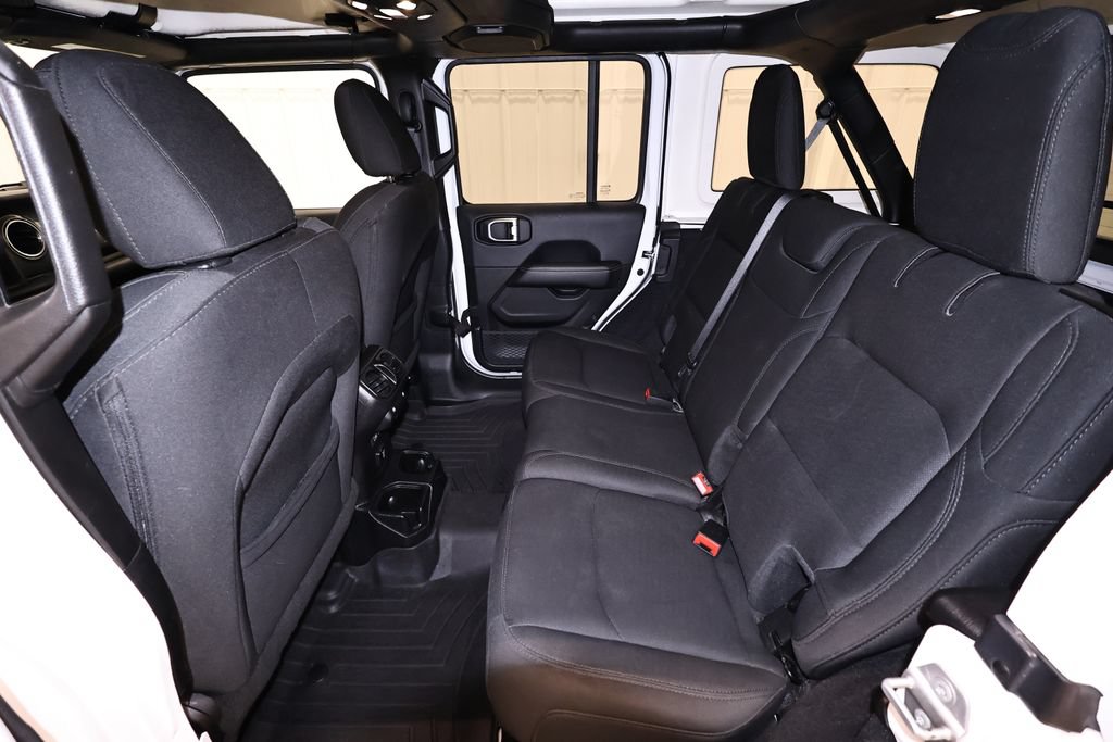 Used 2019 Jeep Wrangler Unlimited Sahara w/ Uconnect 4C Nav & Sound Group AWD/4WD image 14
