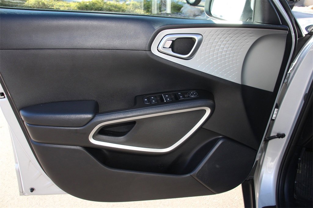 Used 2020 Kia Soul LX image 23