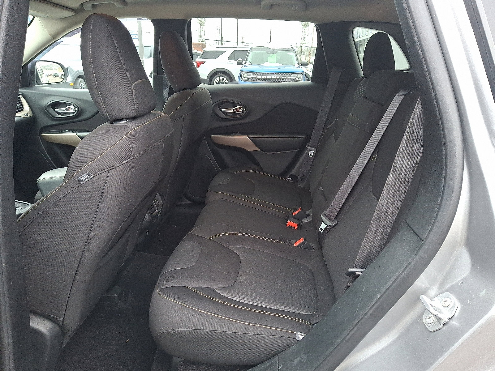 Used 2017 Jeep Cherokee Latitude w/ Cold Weather Group image 10