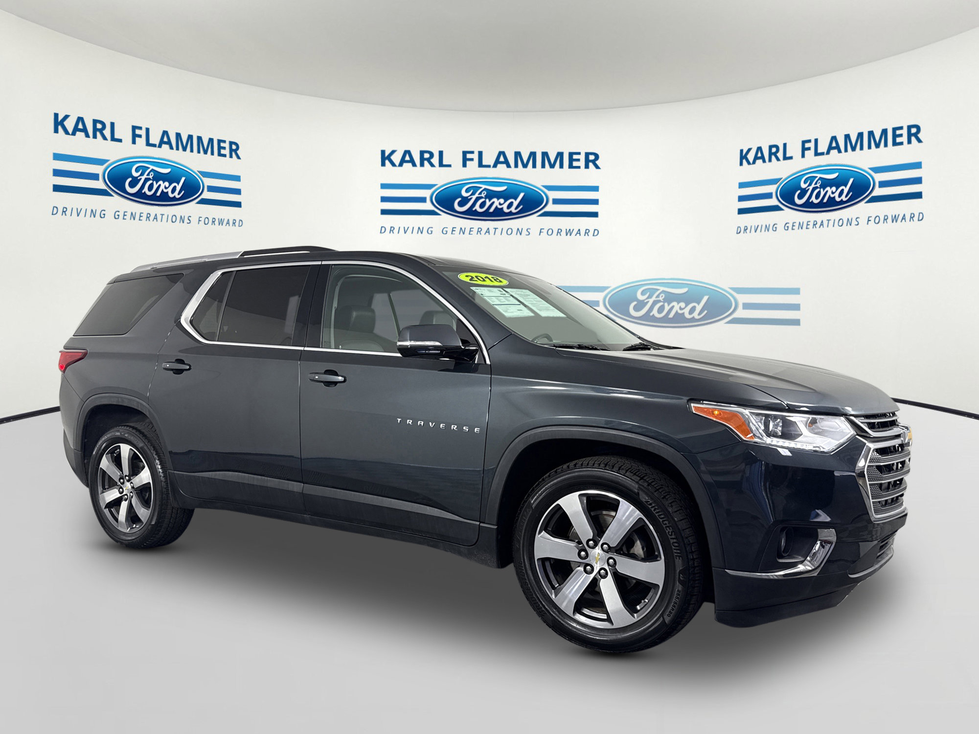 Used 2018 Chevrolet Traverse LT image 1