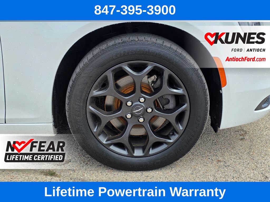 Used 2019 Chrysler 300 S AWD/4WD image 10