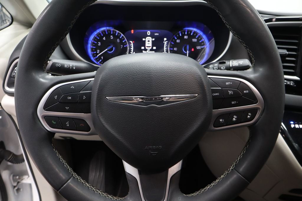 Used 2022 Chrysler Pacifica Touring-L FWD image 30