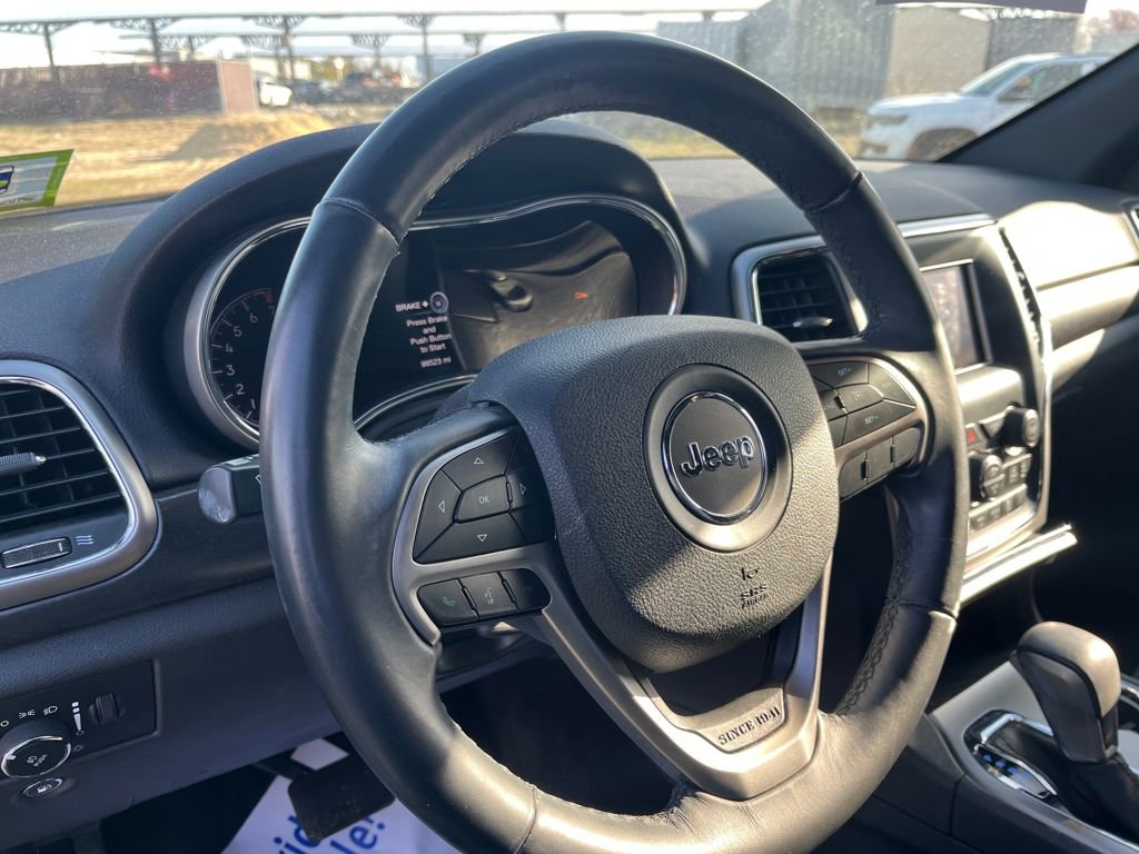 Used 2018 Jeep Grand Cherokee Laredo AWD/4WD image 3