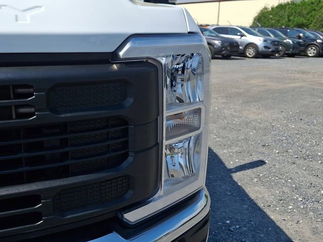 Certified 2025 Ford F250 XL w/ XL Chrome Package AWD/4WD image 9