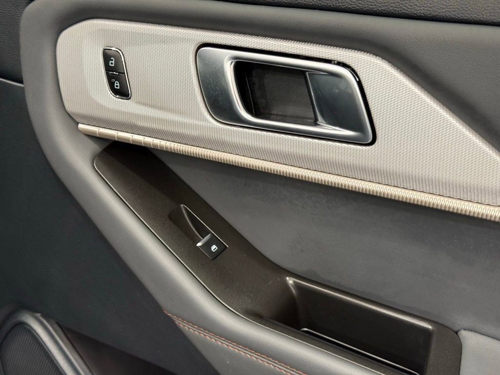 Certified 2025 Ford Explorer Active image 24